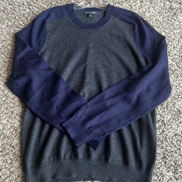 Banana Republic Extra Crew Neck Fine Marino Wool Pullover Sweater Size M - Picture 2 of 9